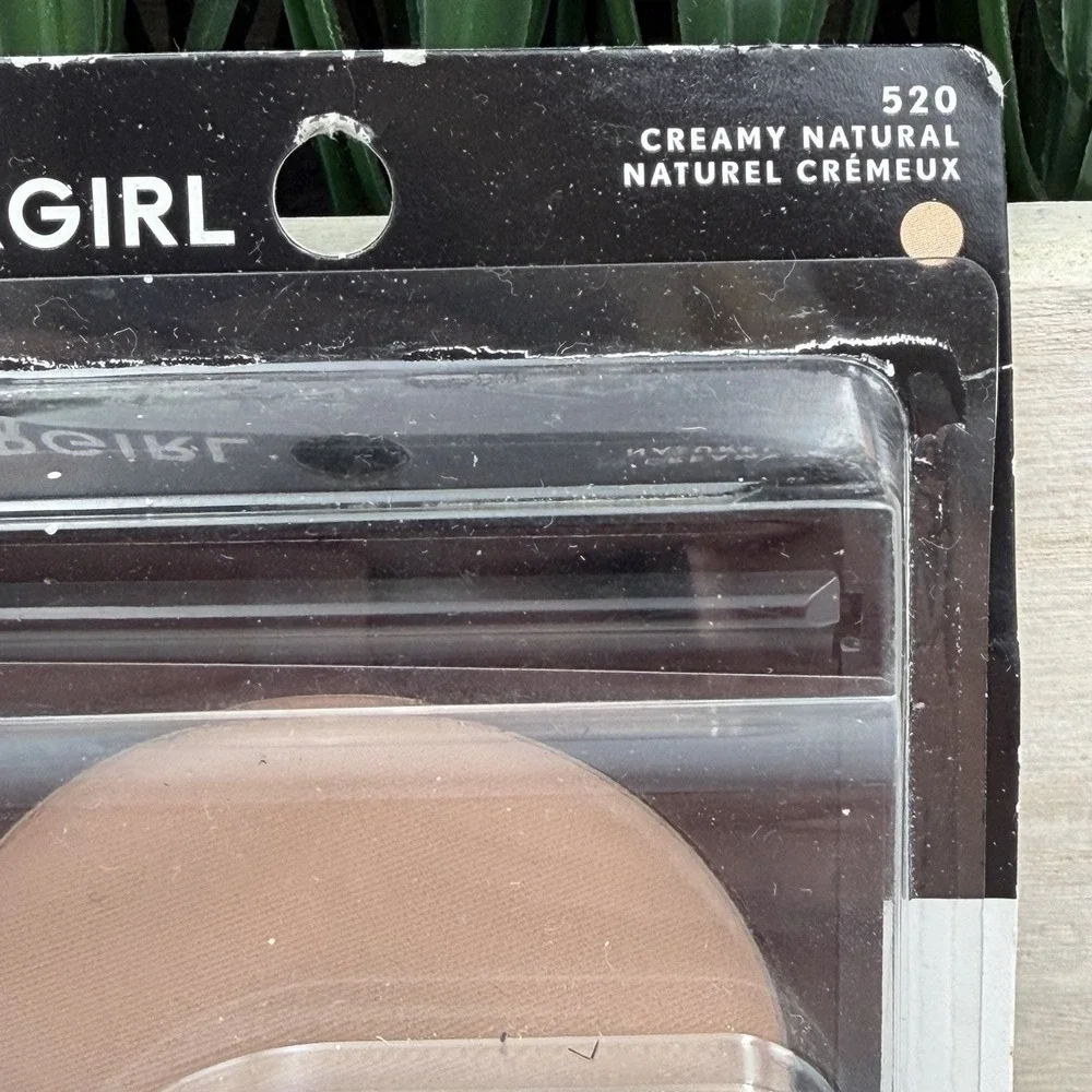 (1) COVERGIRL Clean Powder Foundation Normal Skin #520 CREAMY NATURAL with Talc